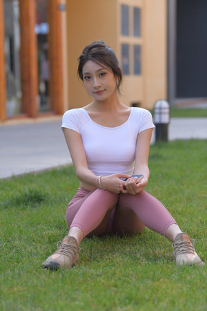 巨大暴乳挤奶水视频